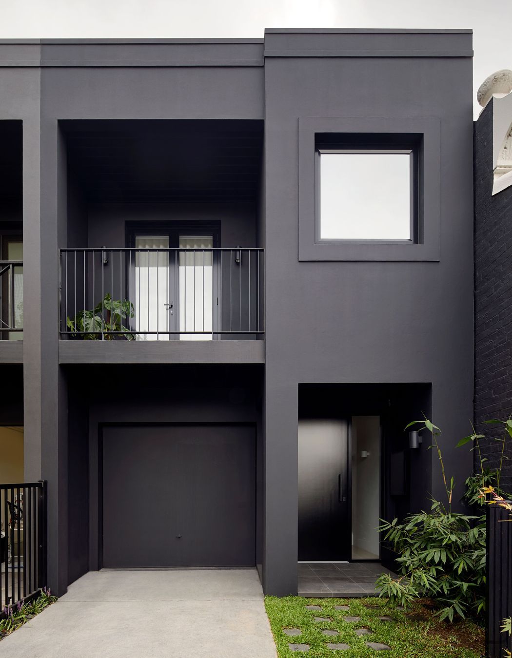 An exquisite black painted exterior, paired with black window frames. Photography by Tatjana Plitt.