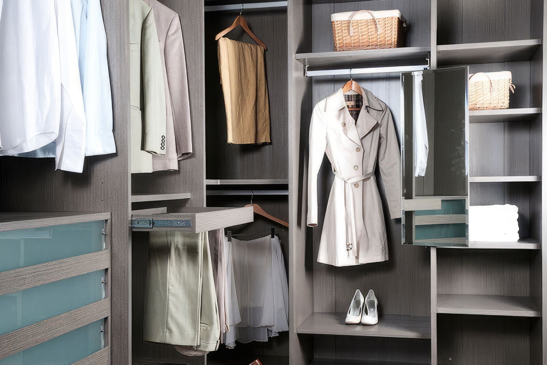 Wardrobe Design: DIY vs. Professionals