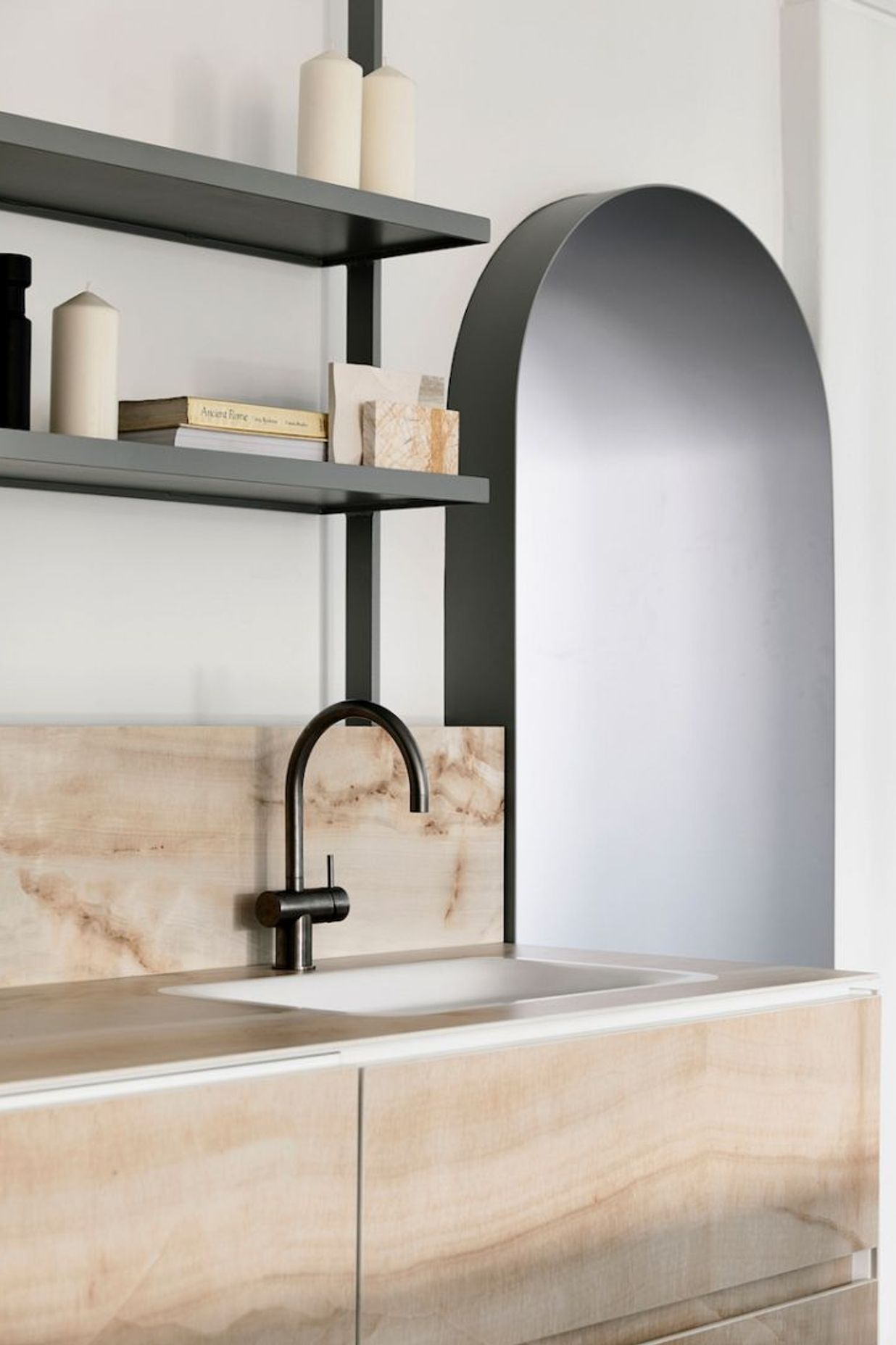 Maximum Gold Onyx benchtop, splashback and drawer fronts, benchtops and splashback. More images here of Casa Artedomus