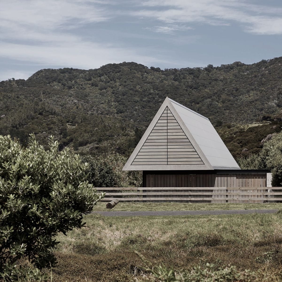 A Great Barrier Island bach combining fale typology with a nautical marker