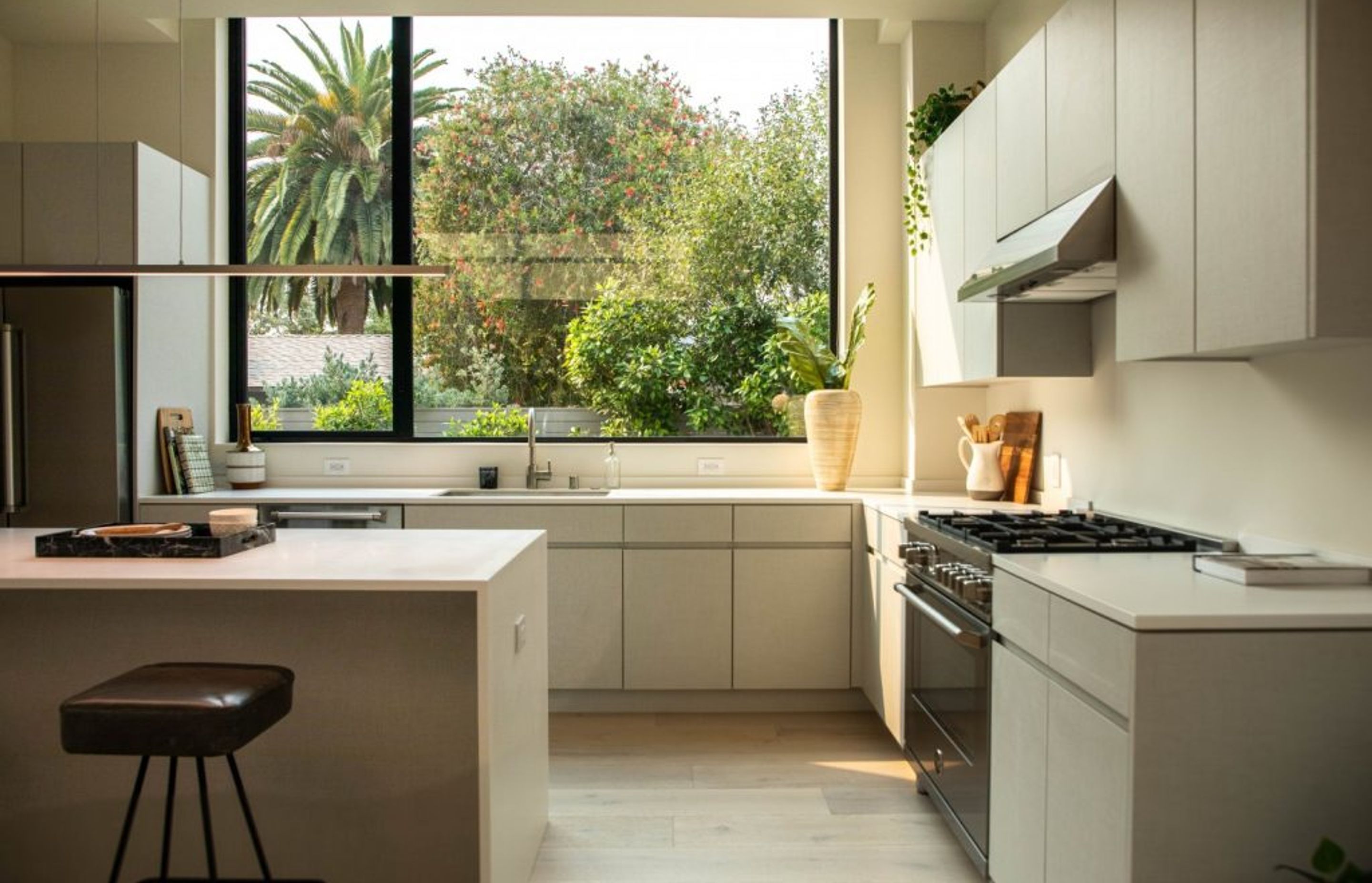 Open vs Closed Kitchens: What are the Differences? A Kitchen Designer's Perspective