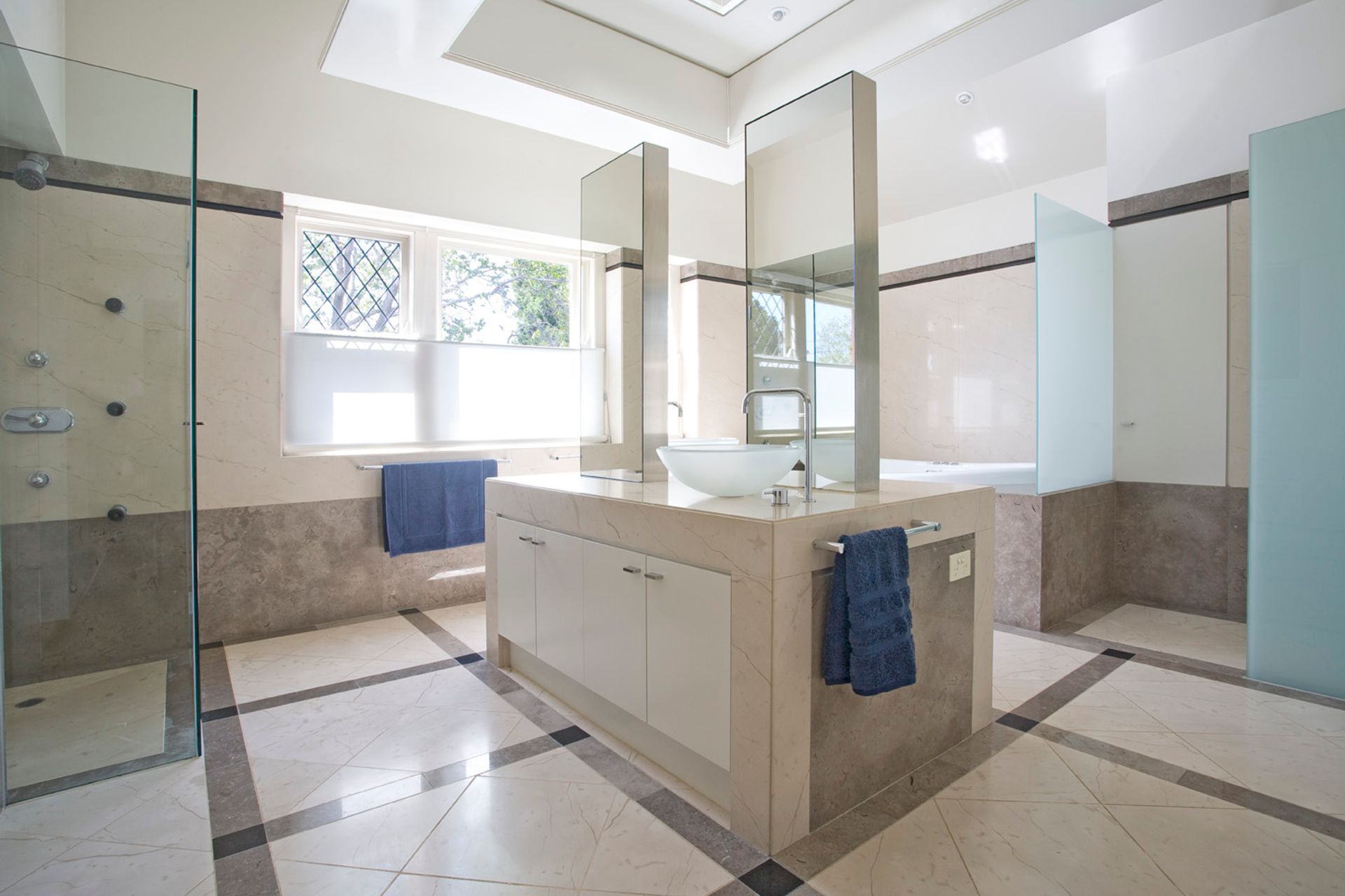 Free-standing bathroom mirrors are a great option if you're looking for an innovative way to position multiple mirrors in your bathroom. Featured project: Studley Park Bathroom