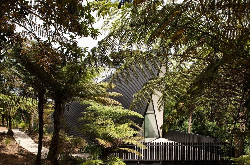 Tent House by Chris Tate, Waiheke Island, Auckland.