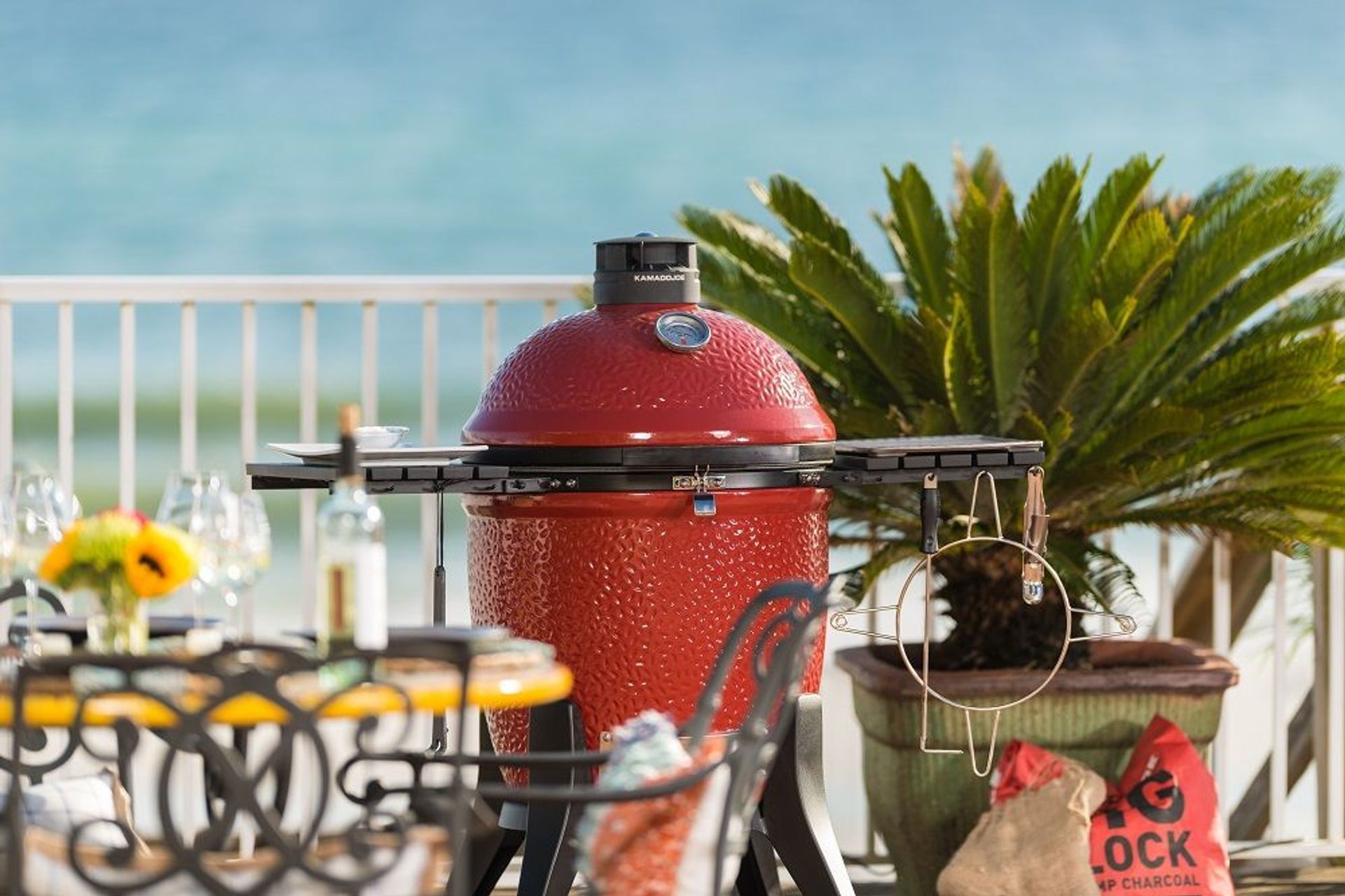 The ceramic construction of the Kamado Joe Classic III 18 Inch Ceramic Grill allows for even cooking of food.