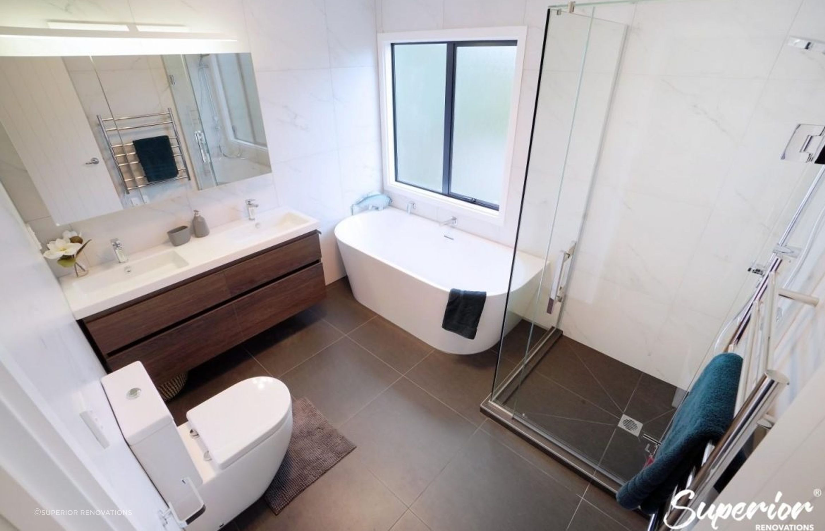Clean lines in this modern contemporary bathroom