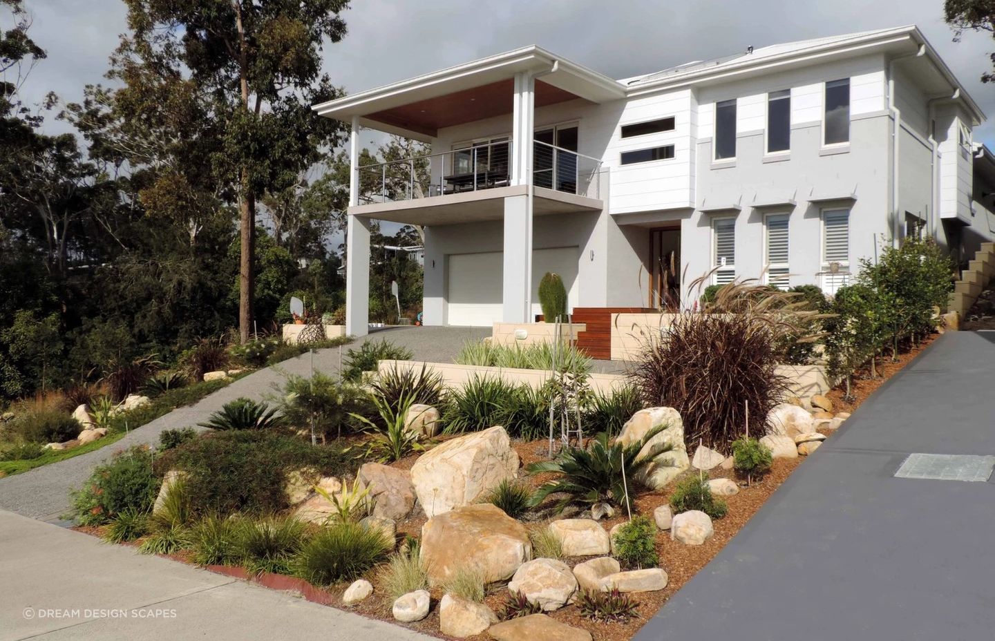 The are plenty of front yard landscaping ideas to play around with