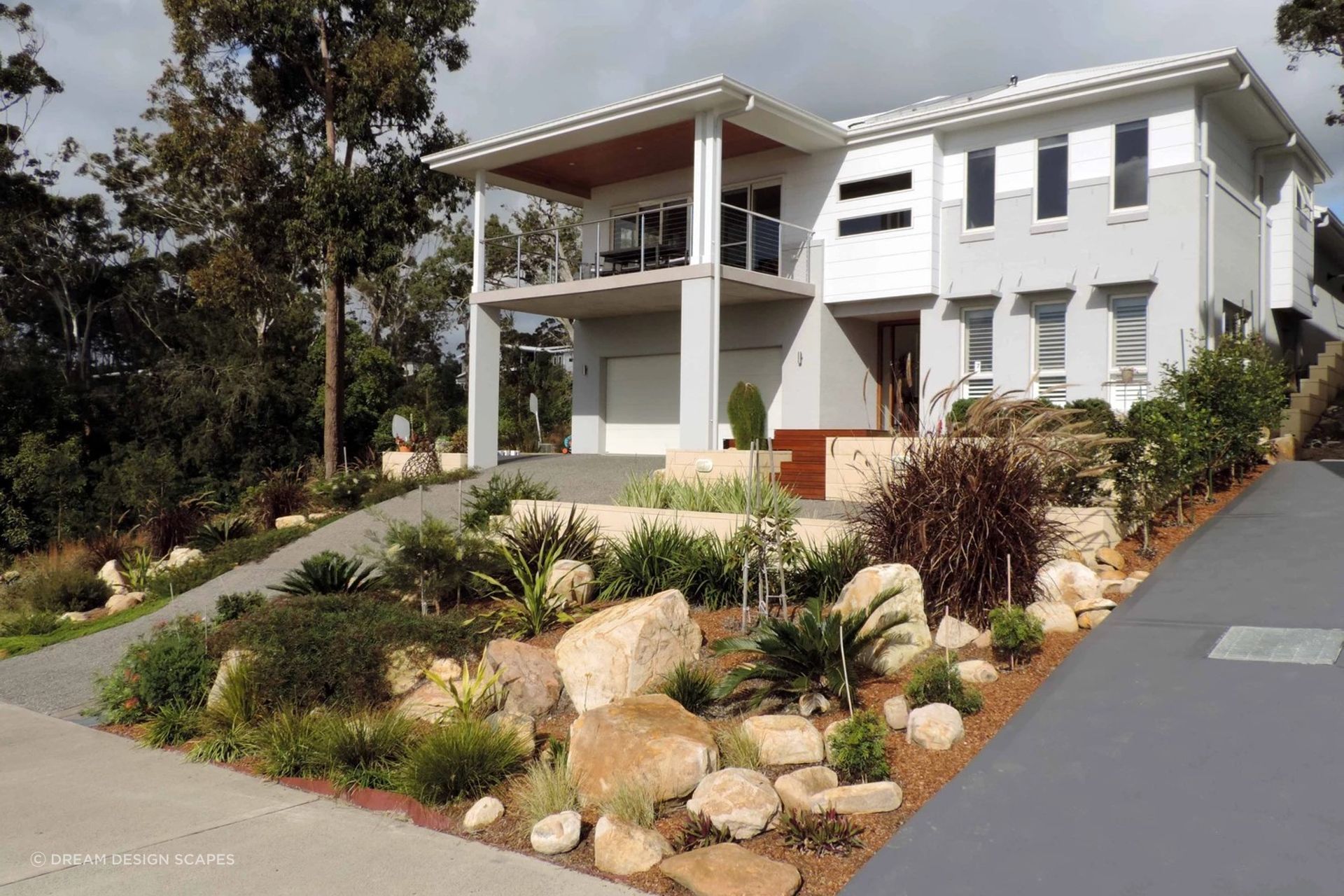 The are plenty of front yard landscaping ideas to play around with