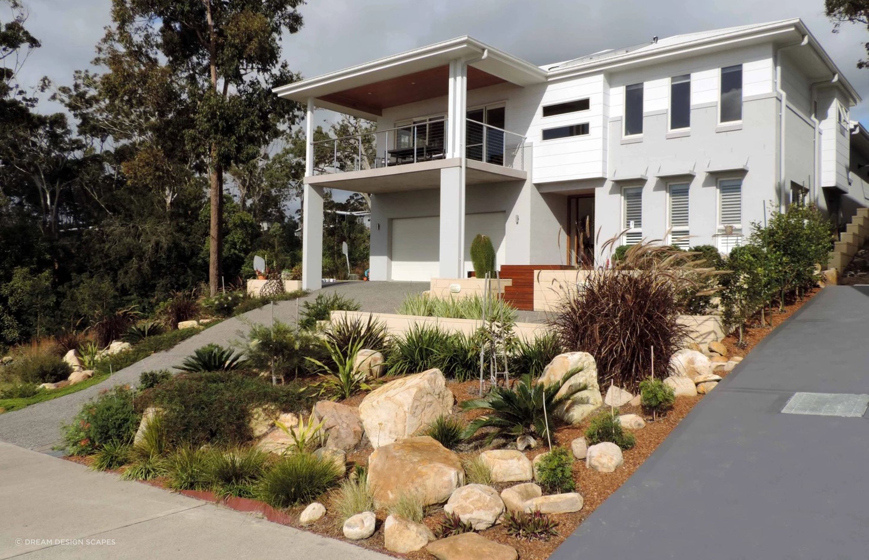 The are plenty of front yard landscaping ideas to play around with
