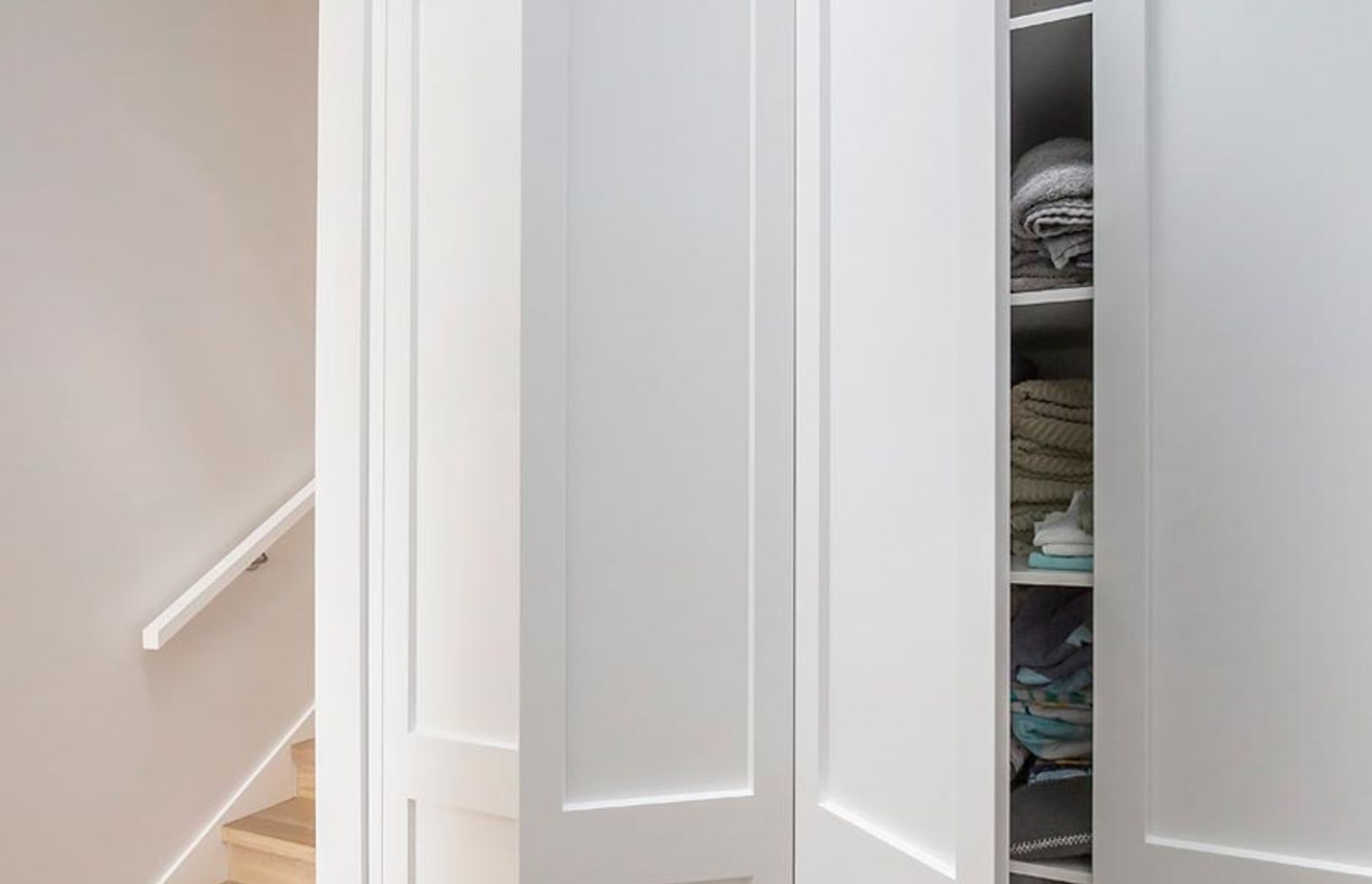 Custom Designed Built-Ins and Walk-In Wardobes