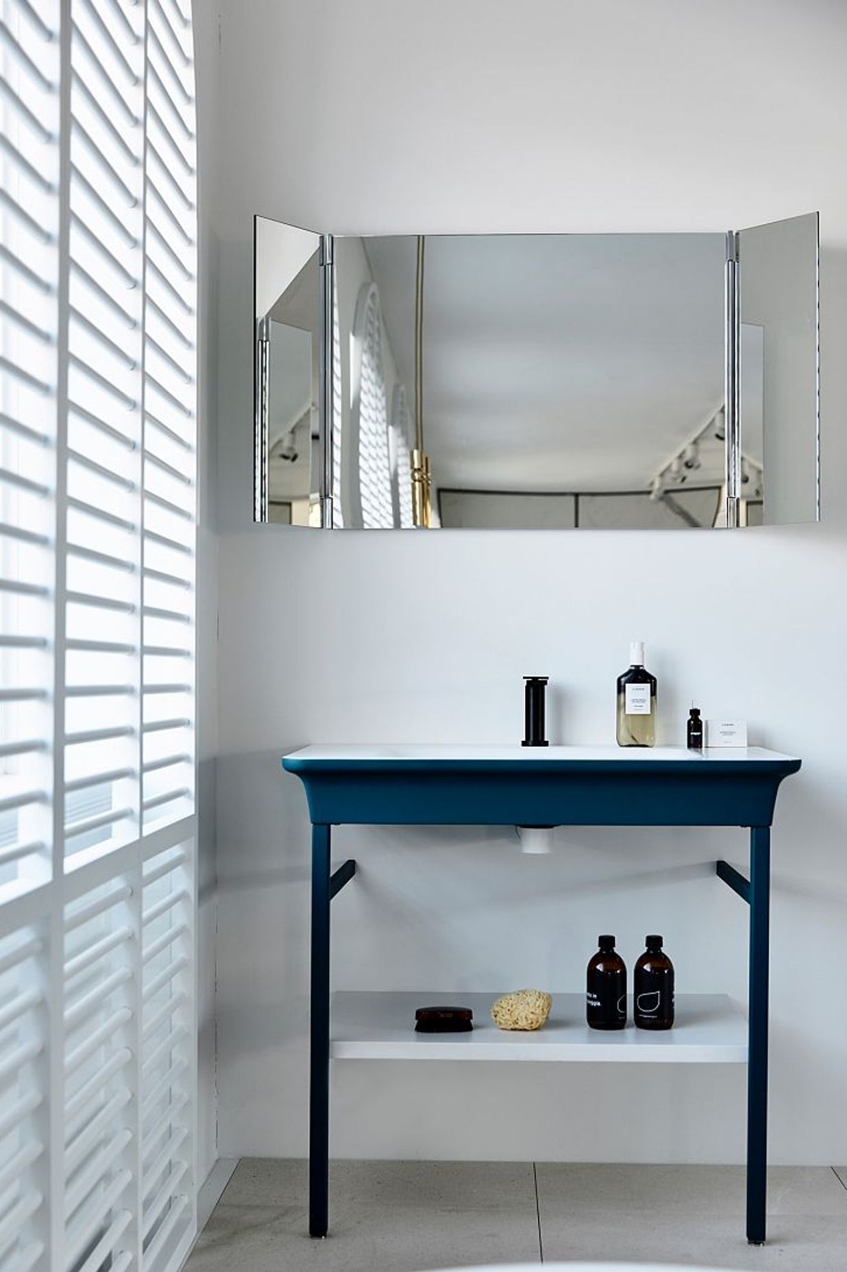 Agape Novecento XL basin in custom petrol blue colour