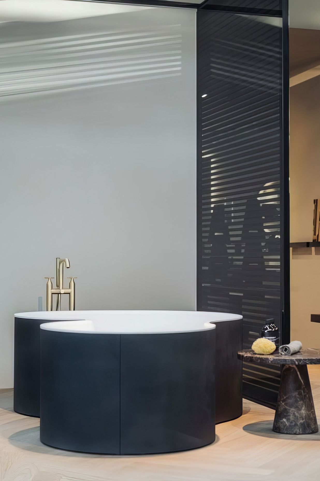 The exterior of the DR bath is available in six different materials.