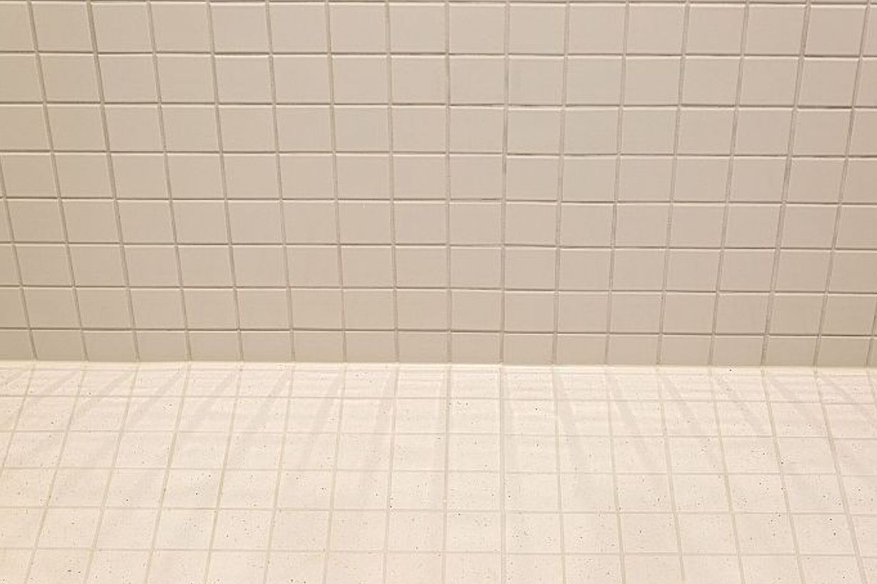 INAX Sugie Series gloss finish to walls and hanten finish to floors in custom colour