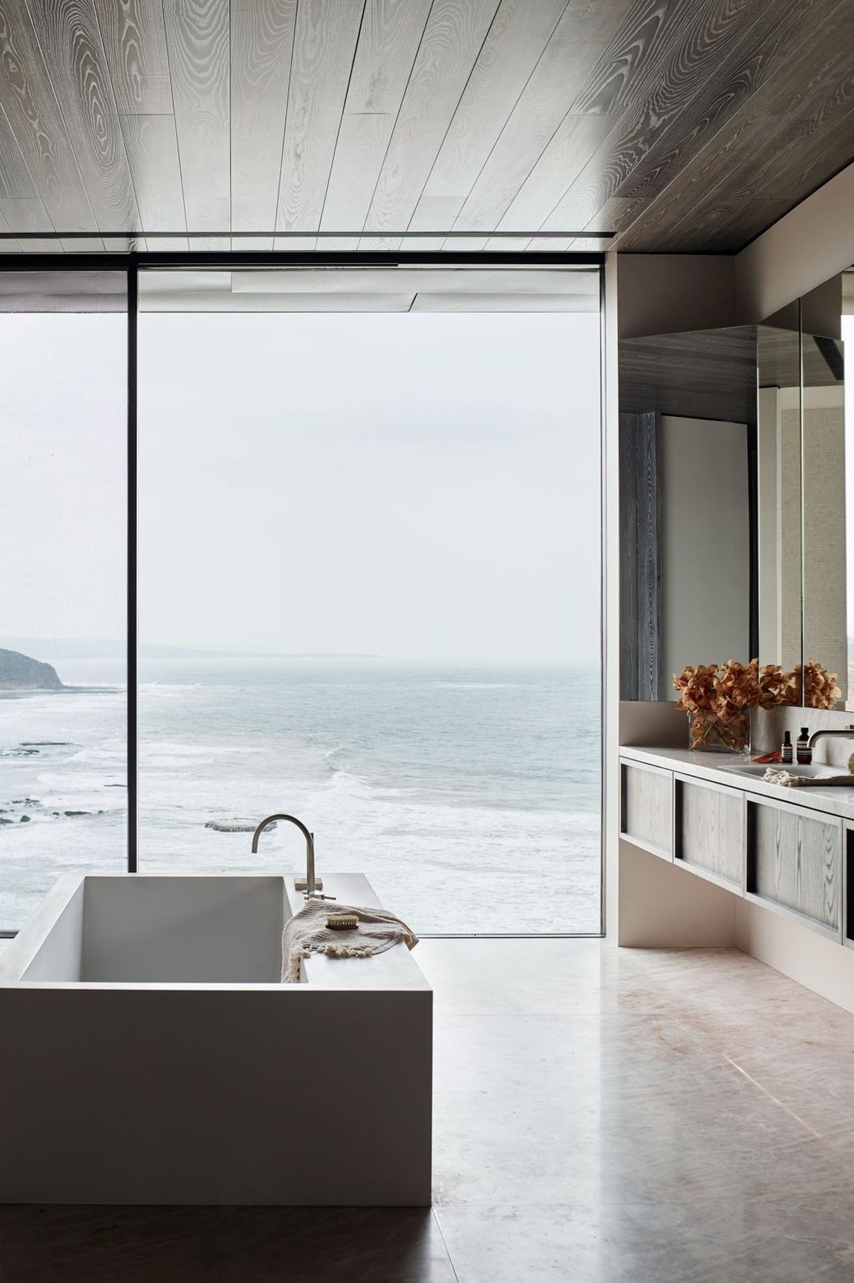 Great Ocean Road Residence by Rob Mills Architecture &amp; Interiors | Photography by Mark Roper