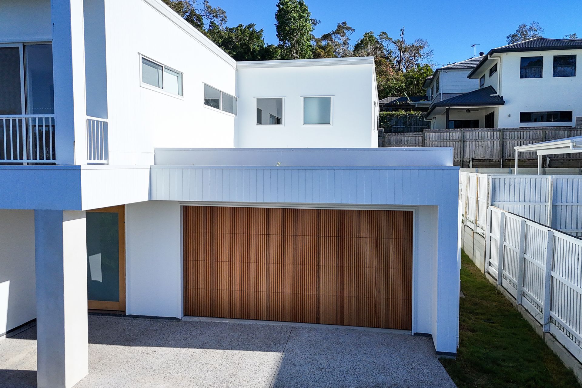 Vertical cedar wood, provided raw and sealed