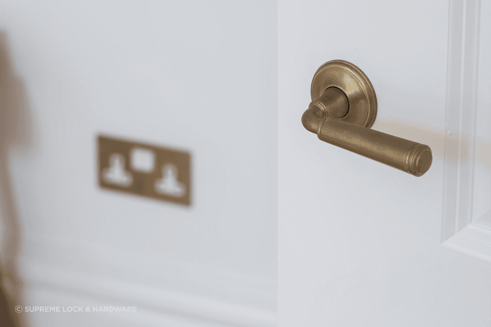 The Digby door handle is more of a traditional style, but its simplicity will work in modern spaces too.