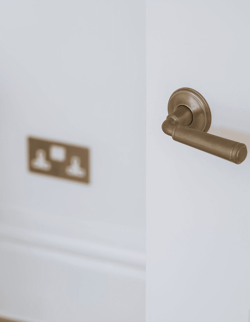 The Digby door handle is more of a traditional style, but its simplicity will work in modern spaces too.