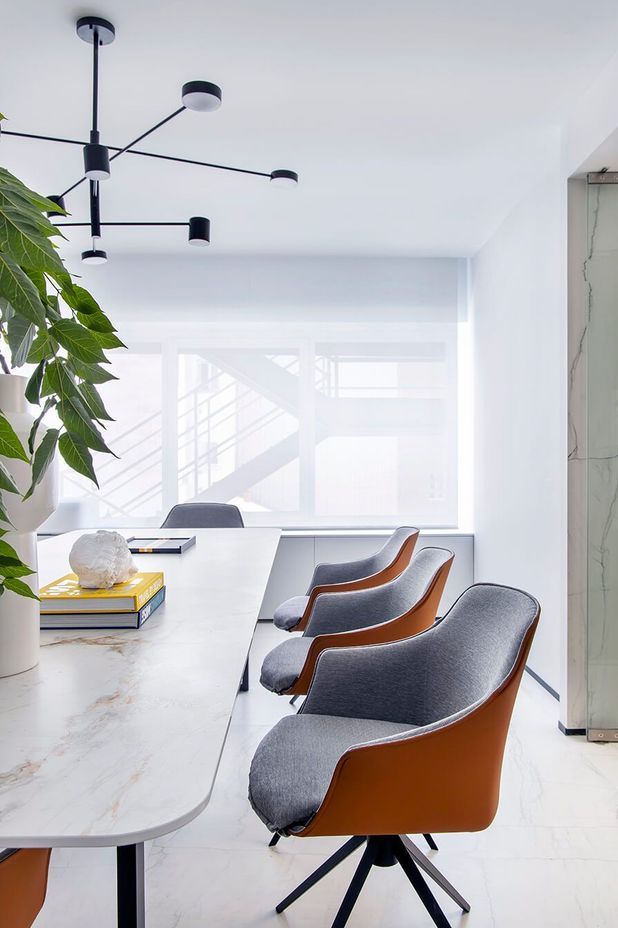 Motivating office workspaces