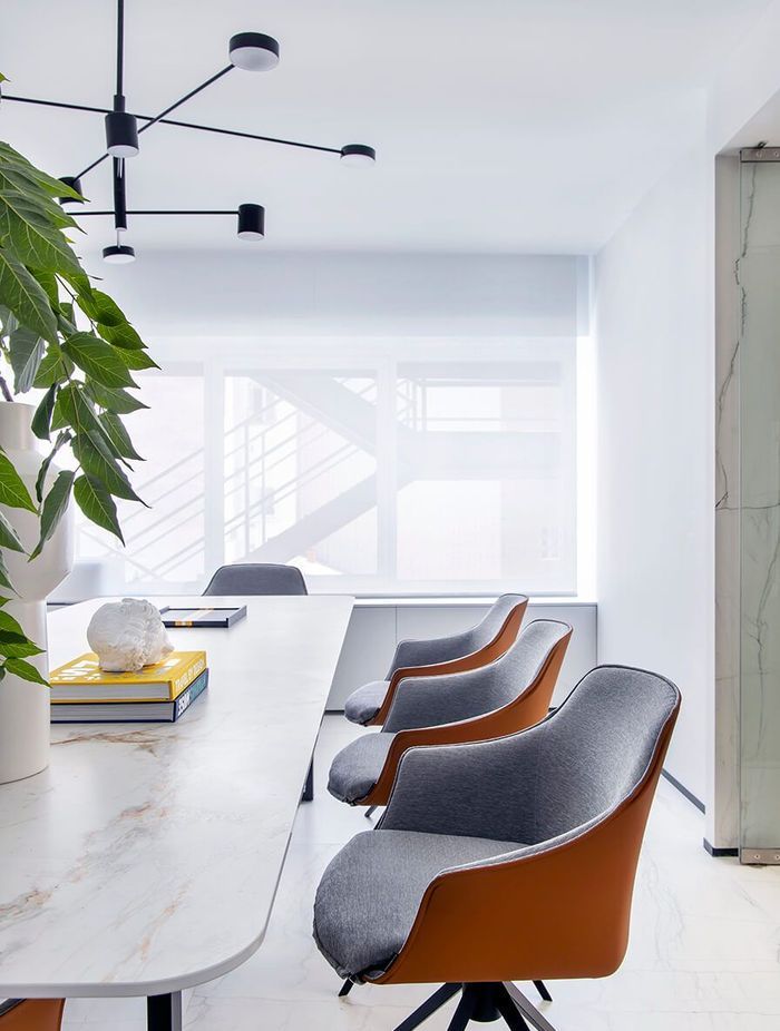 Motivating office workspaces