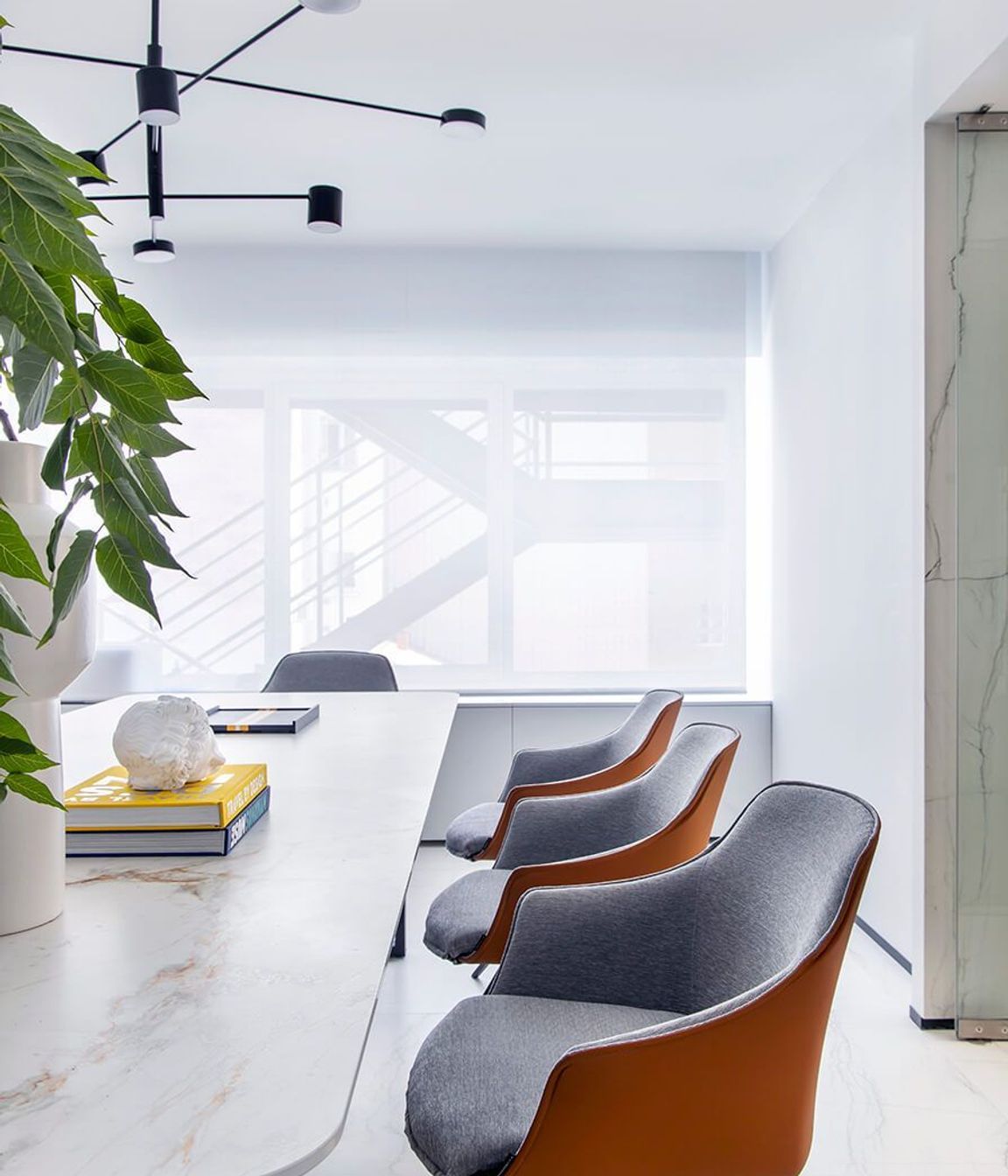 Motivating office workspaces