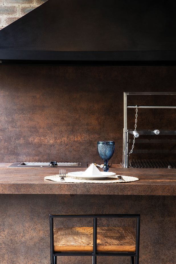 Industrial style kitchens: The metallic beauty that endures