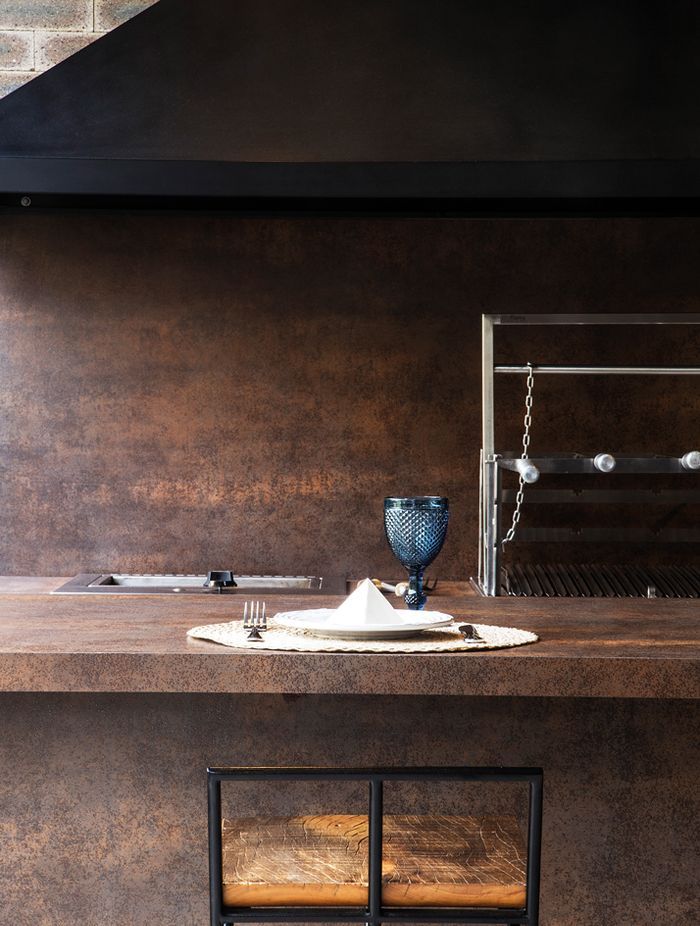 Industrial style kitchens: The metallic beauty that endures