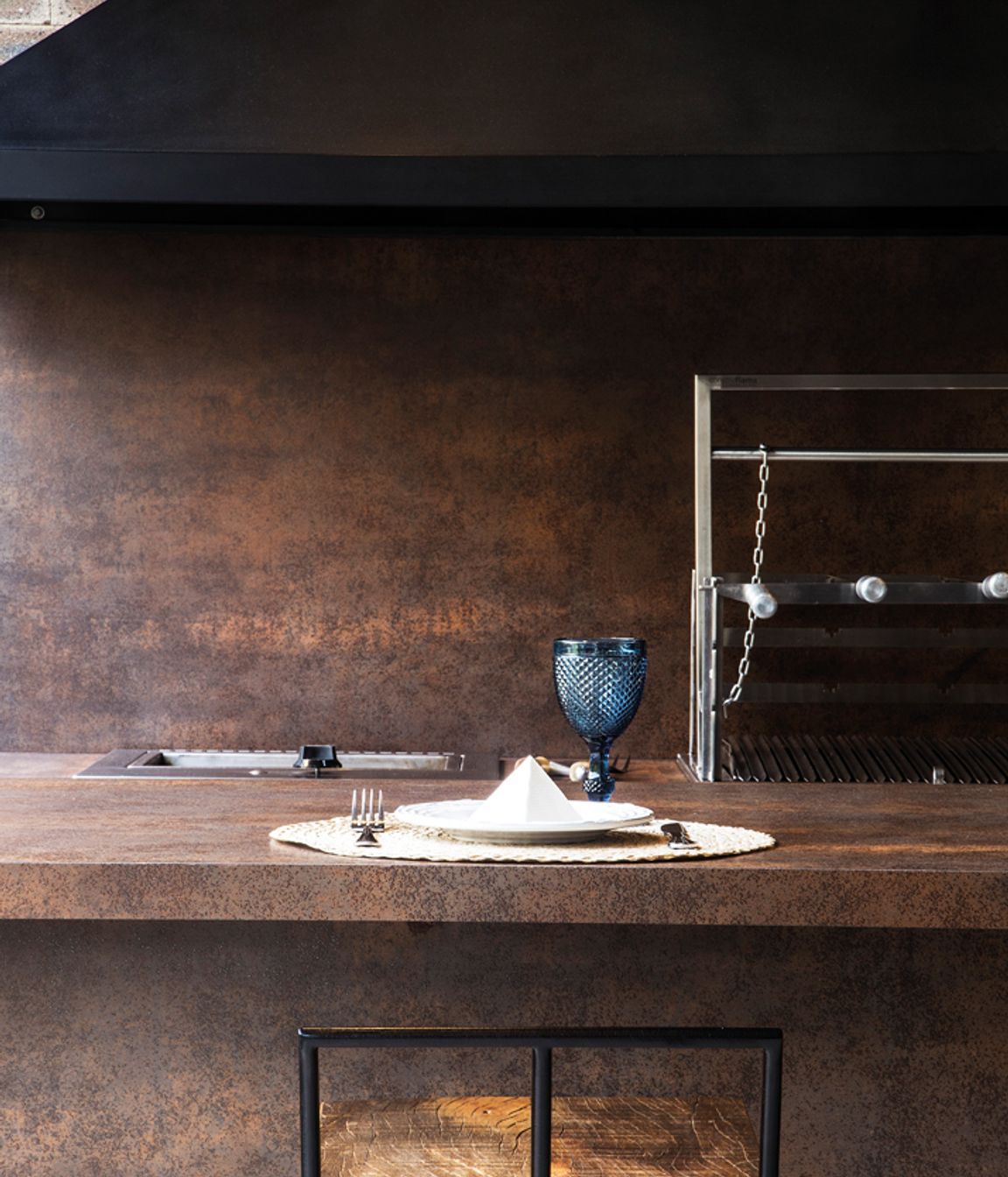 Industrial style kitchens: The metallic beauty that endures