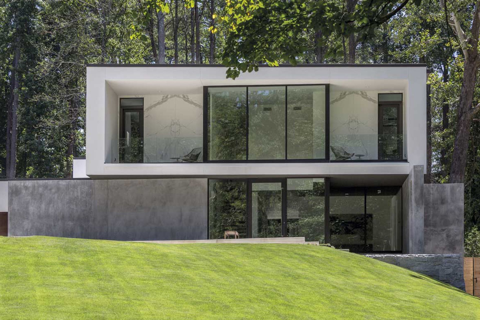 Neolith Estatuario Silk façade. A residential home in Atlanta.