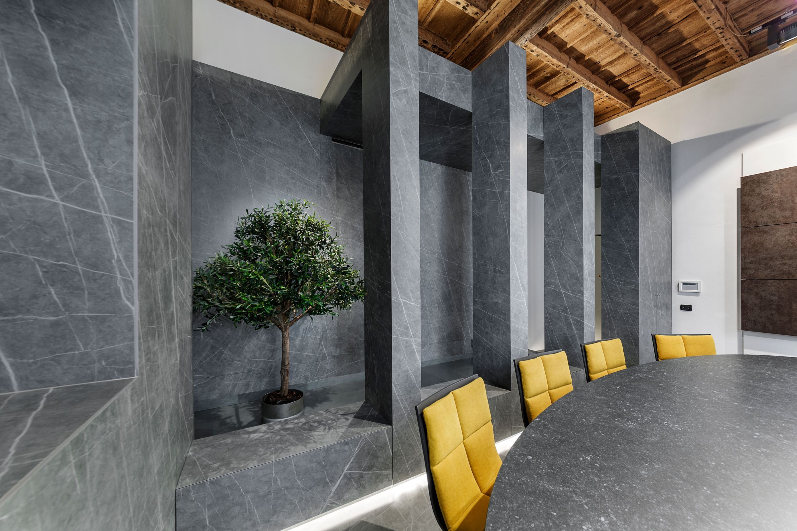 Motivating office workspaces