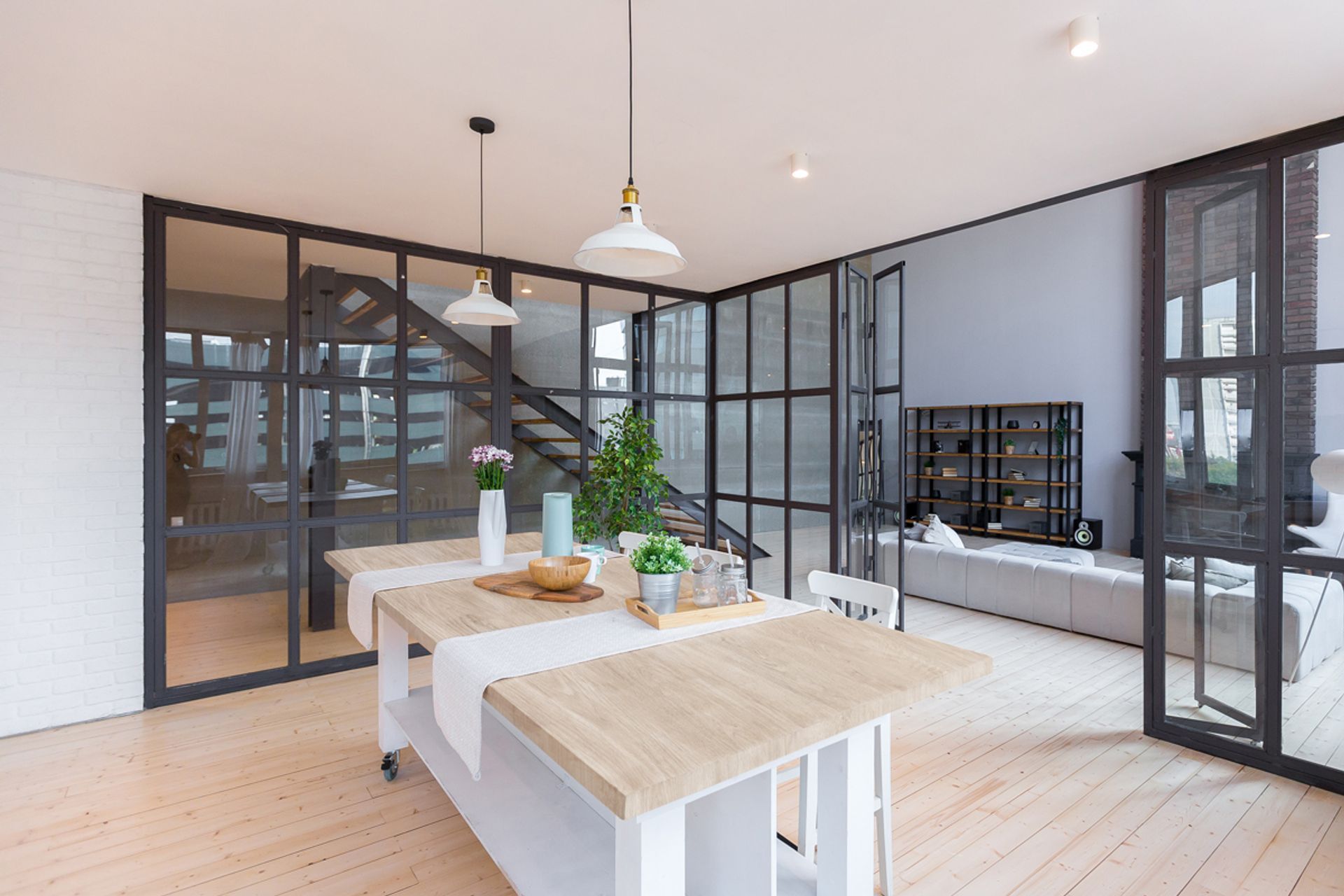 Industrial style kitchens: The metallic beauty that endures