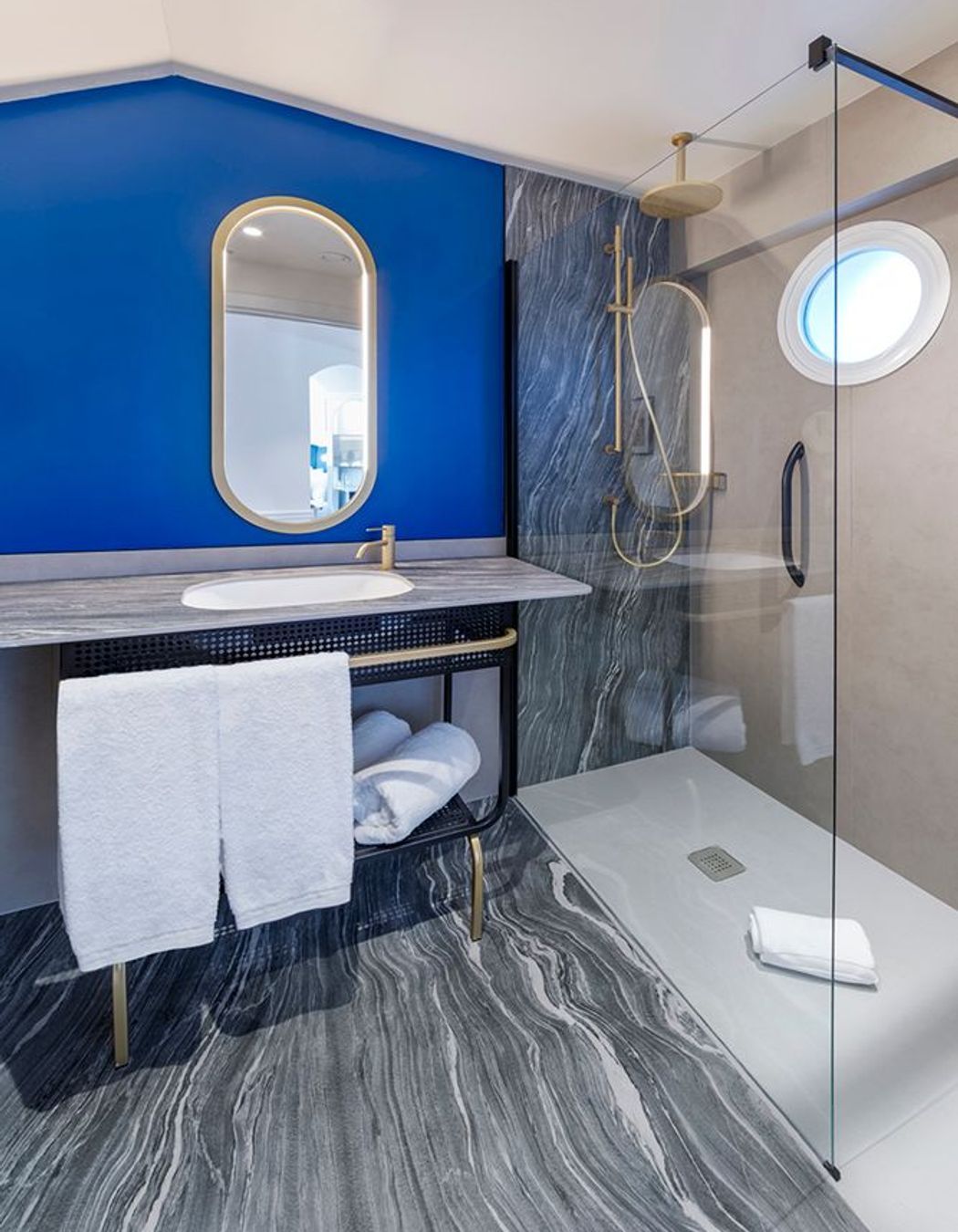 How can you decorate white bathrooms? A few tips you can use