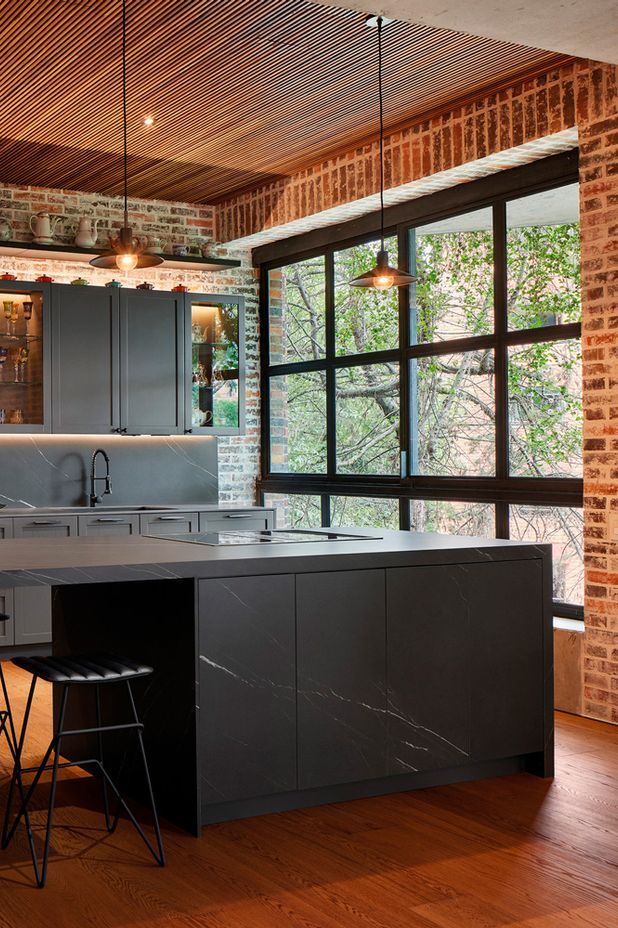 Industrial style kitchens: The metallic beauty that endures