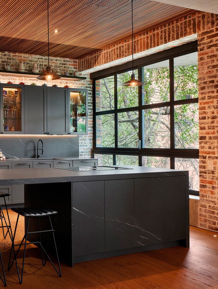 Industrial style kitchens: The metallic beauty that endures