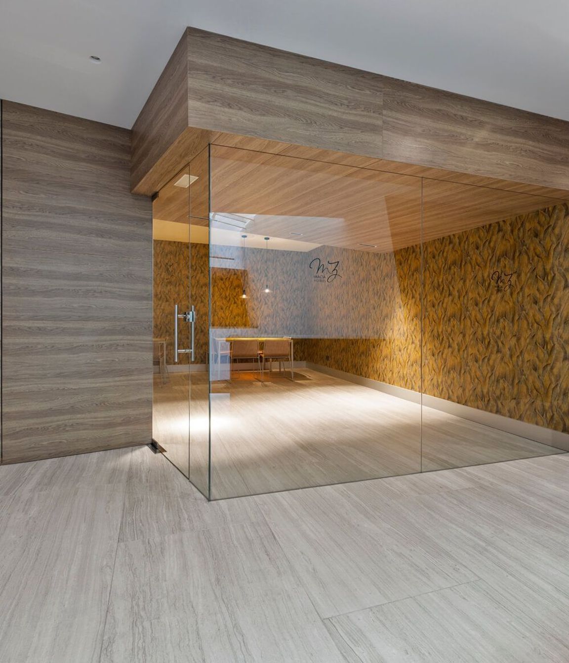 Motivating office workspaces