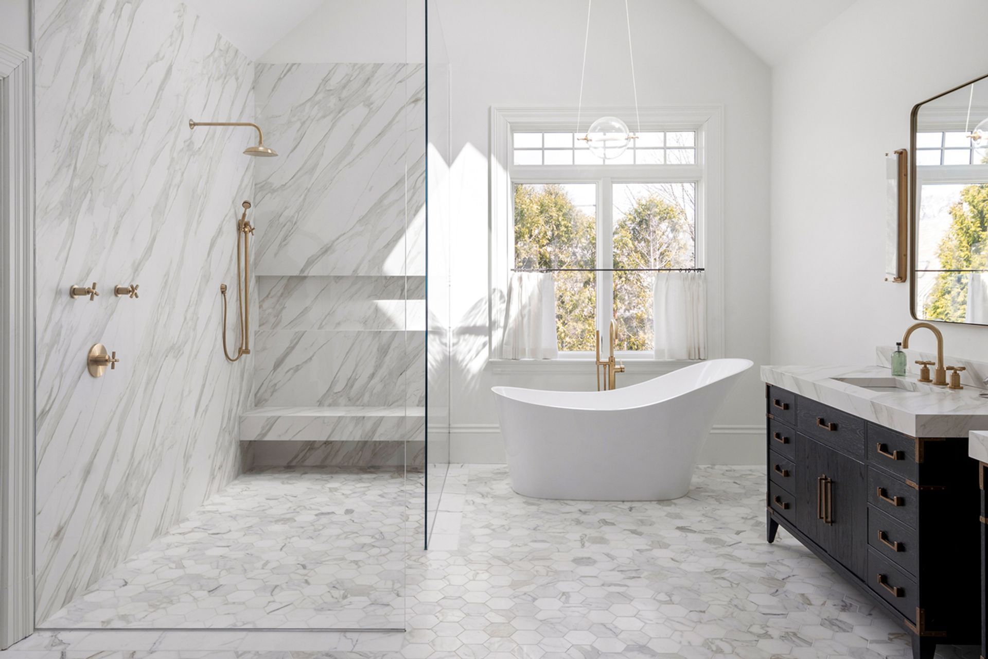 How can you decorate white bathrooms? A few tips you can use