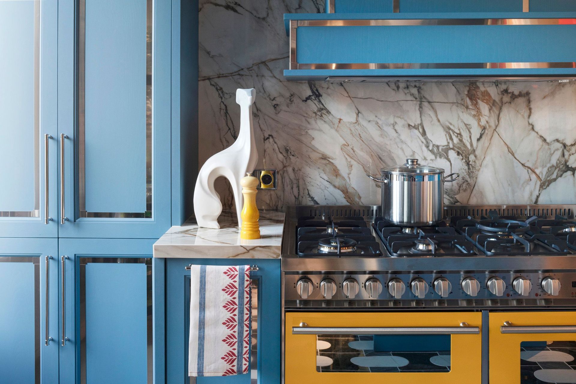 How to create a hamptons style kitchen