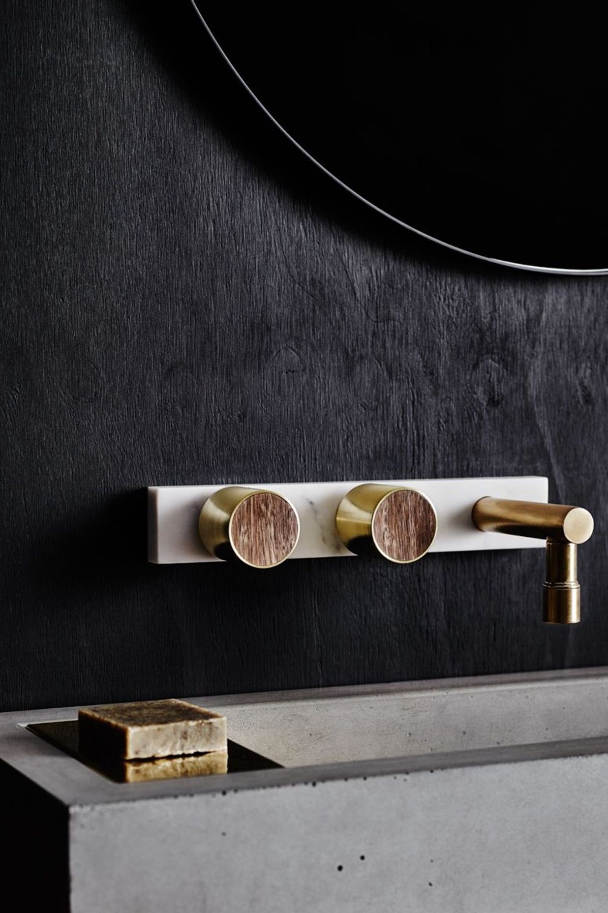 Concrete Collective - Wood Melbourne Leo Round Brass