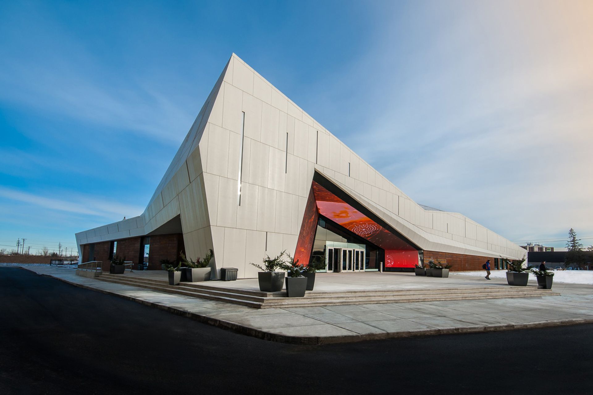 Neolith Arctic White façade. Museum of Science and Technology in Canada.