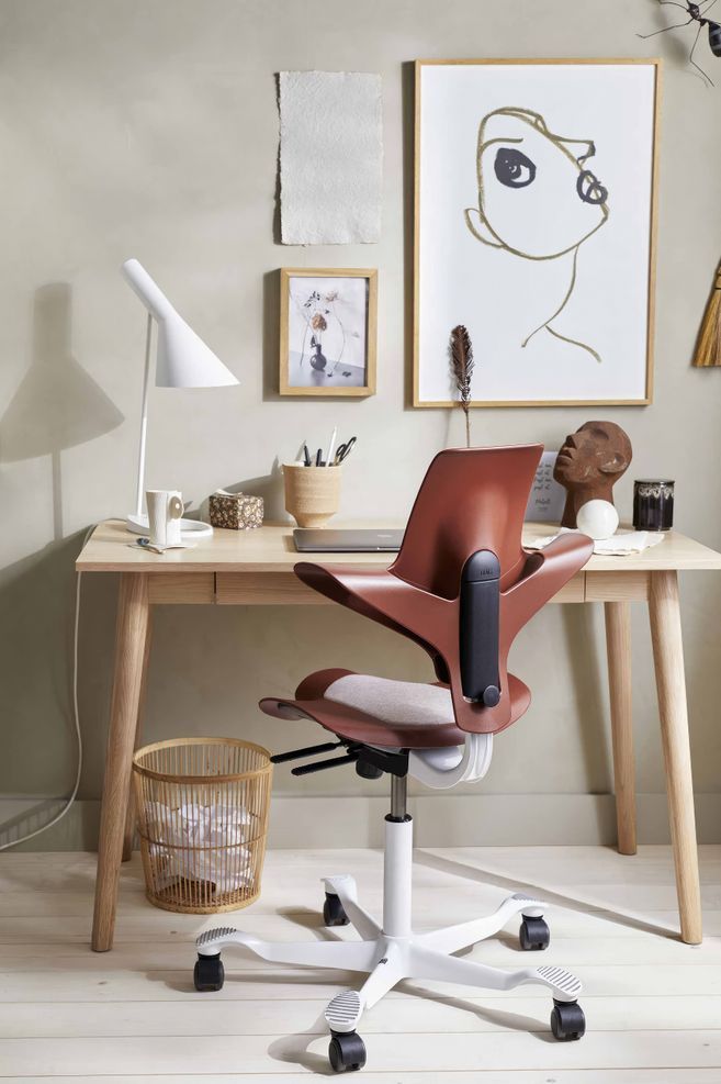 HÅG Capisco Puls is a chair designed by Flokk available with a plastic seat and back made from 100% recycled plastic, sourced from broken snow plough markers.