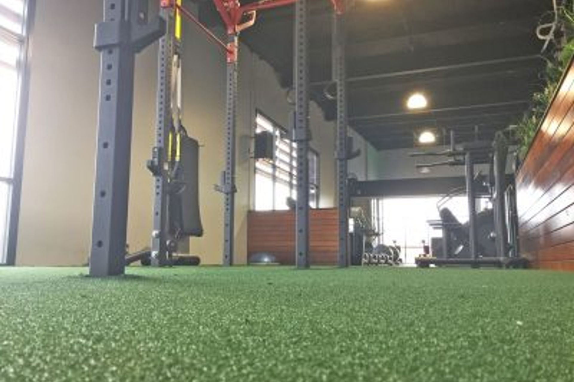 9 Advantages of Using Artificial Grass for Commercial Gyms