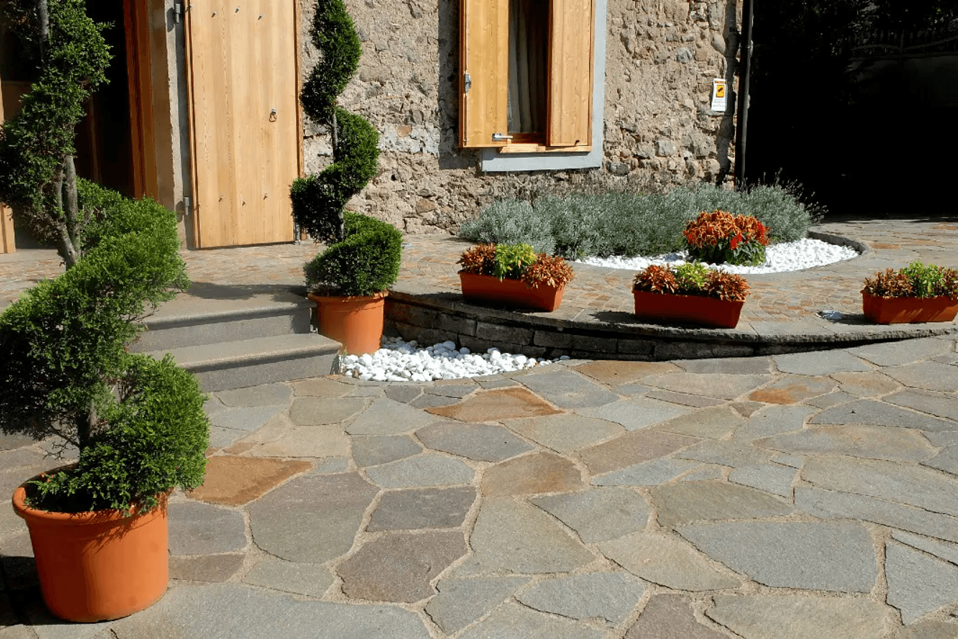 Porphyry Stone: Paving Tradition that Lasts Centuries