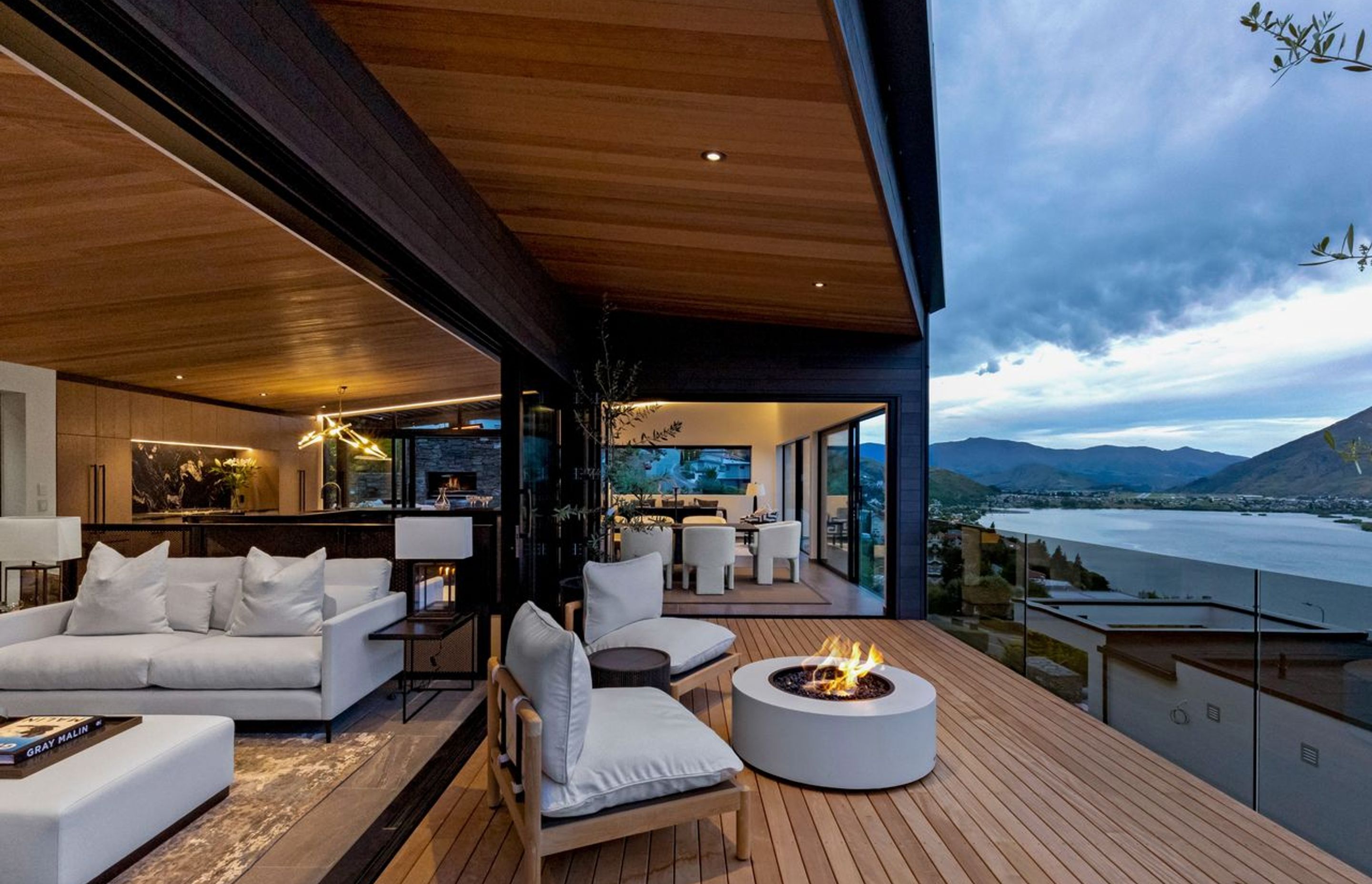 Contemporary New Zealand Home Overlooking the Country’s Longest Lake Lists for NZ$4.5 Million
