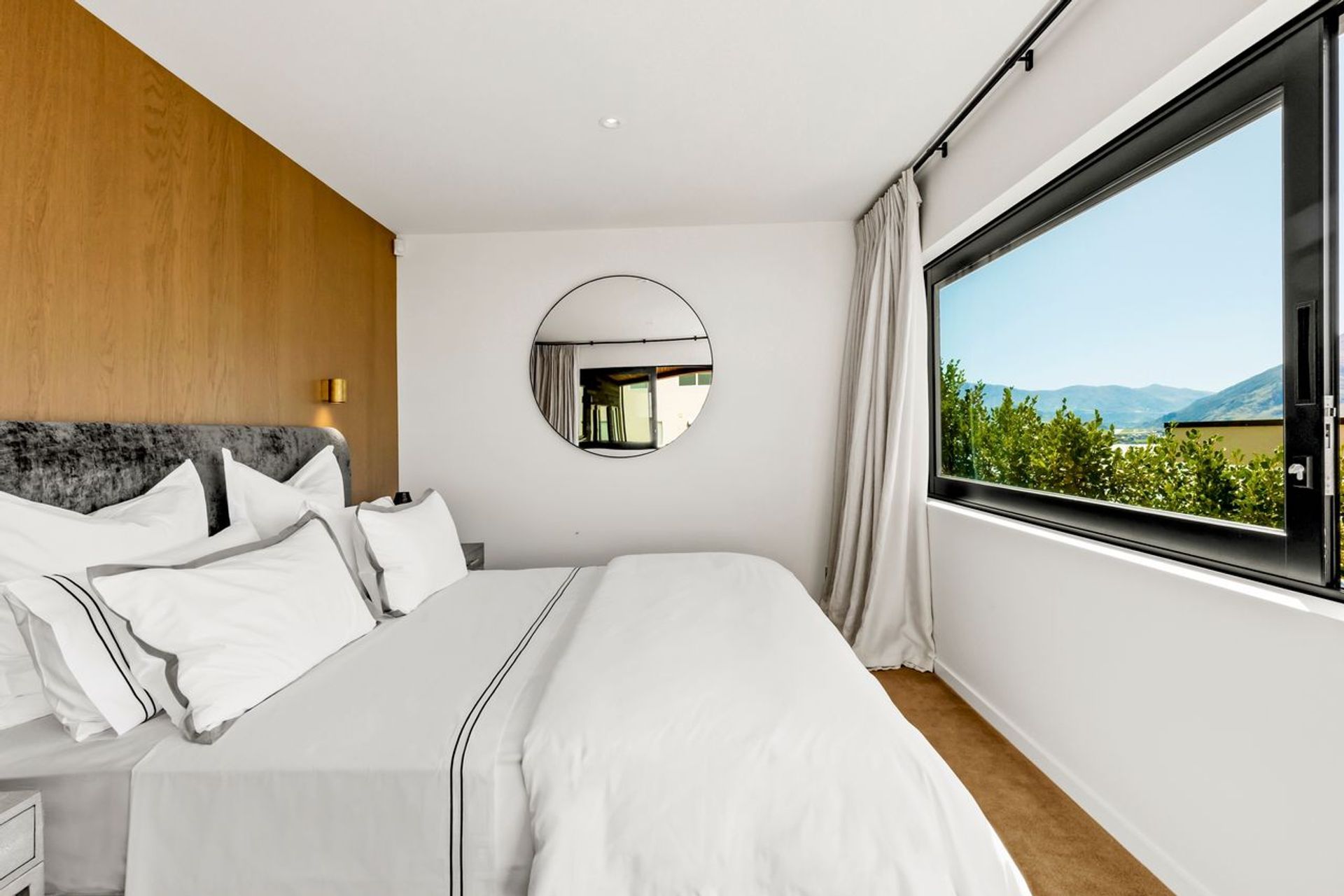 Contemporary New Zealand Home Overlooking the Country’s Longest Lake Lists for NZ$4.5 Million