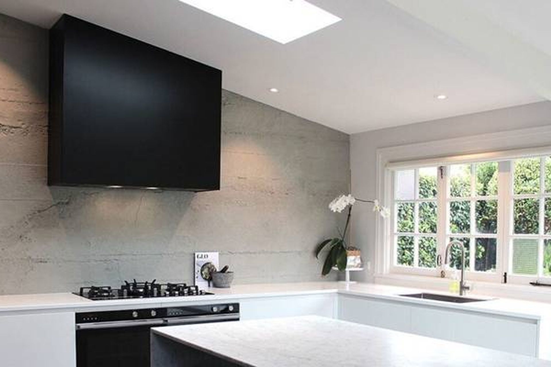 Muros supplies a roughcast concrete wall panel that perfectly embodies the brutalist aesthetic in a contemporary setting.