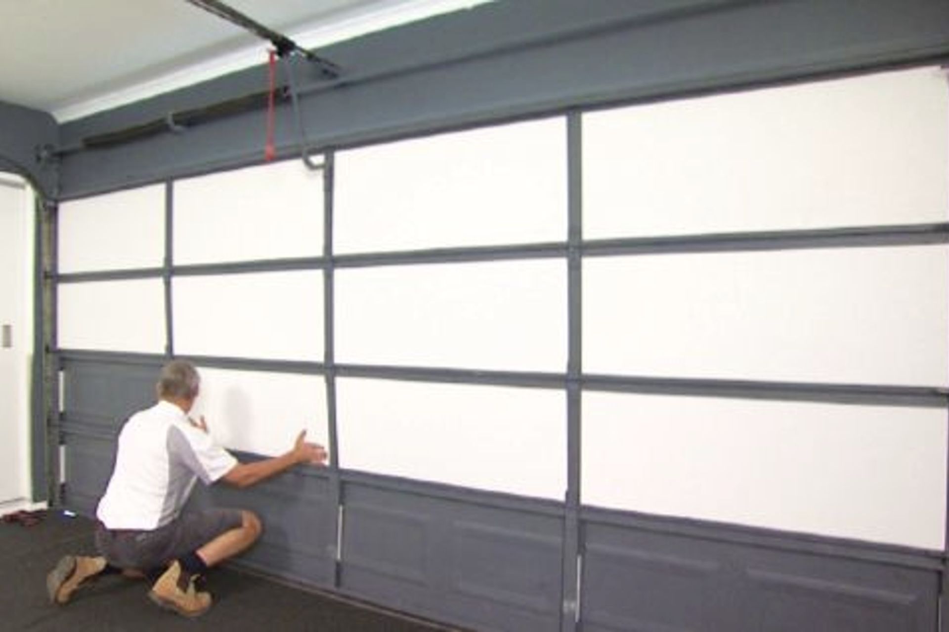 Insulated vs Uninsulated Garage Doors