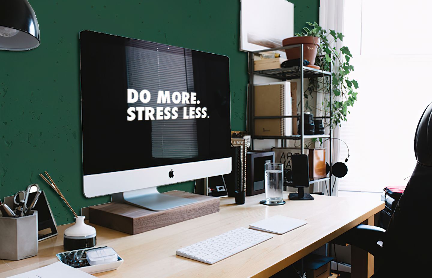 Stonini™Pitted Concrete panels in kale or ‘Bauhaus’