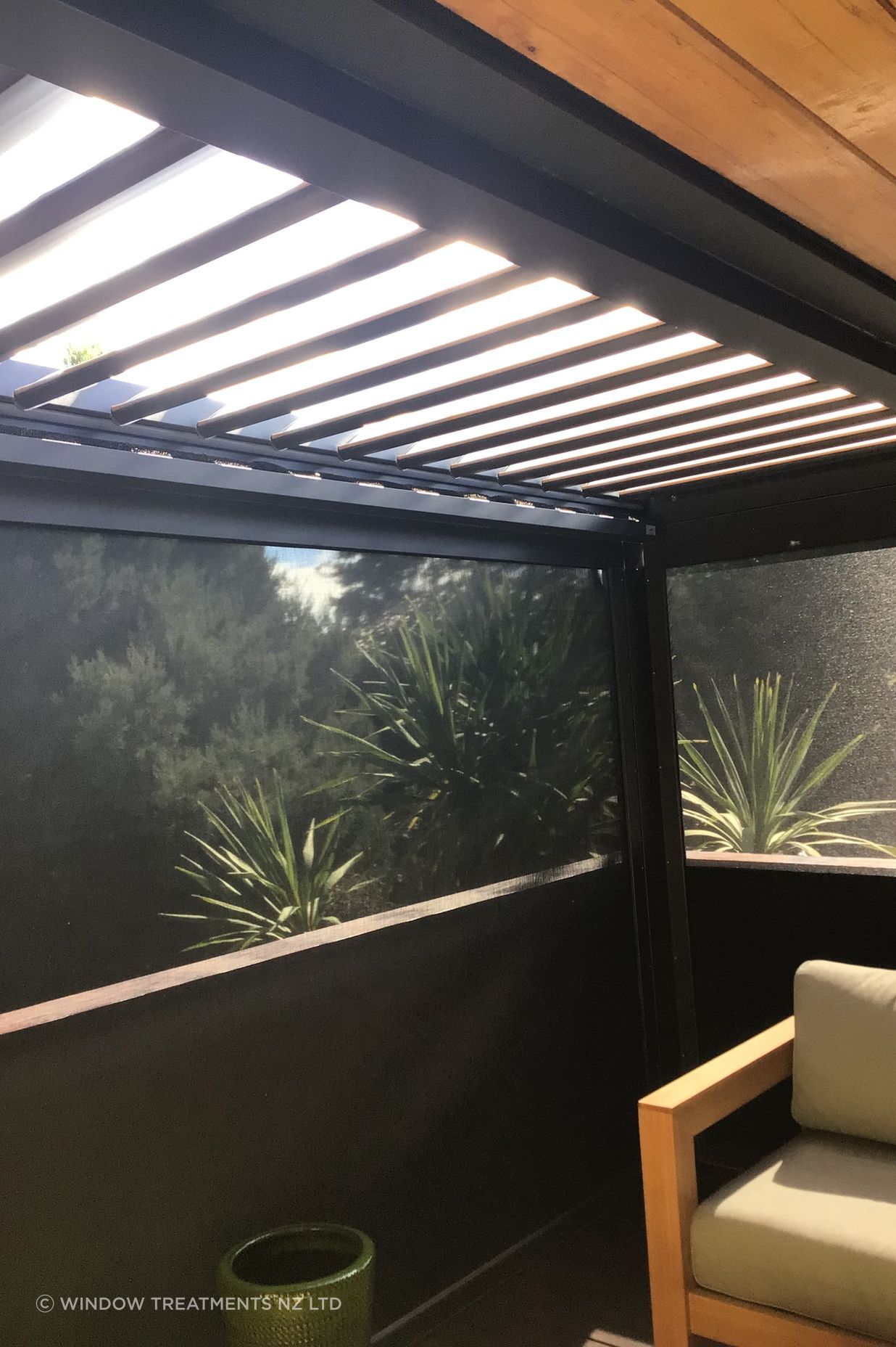 Enclose a balcony – here shown with a louvre roof and Securo outdoor blinds in Techno X fabric.