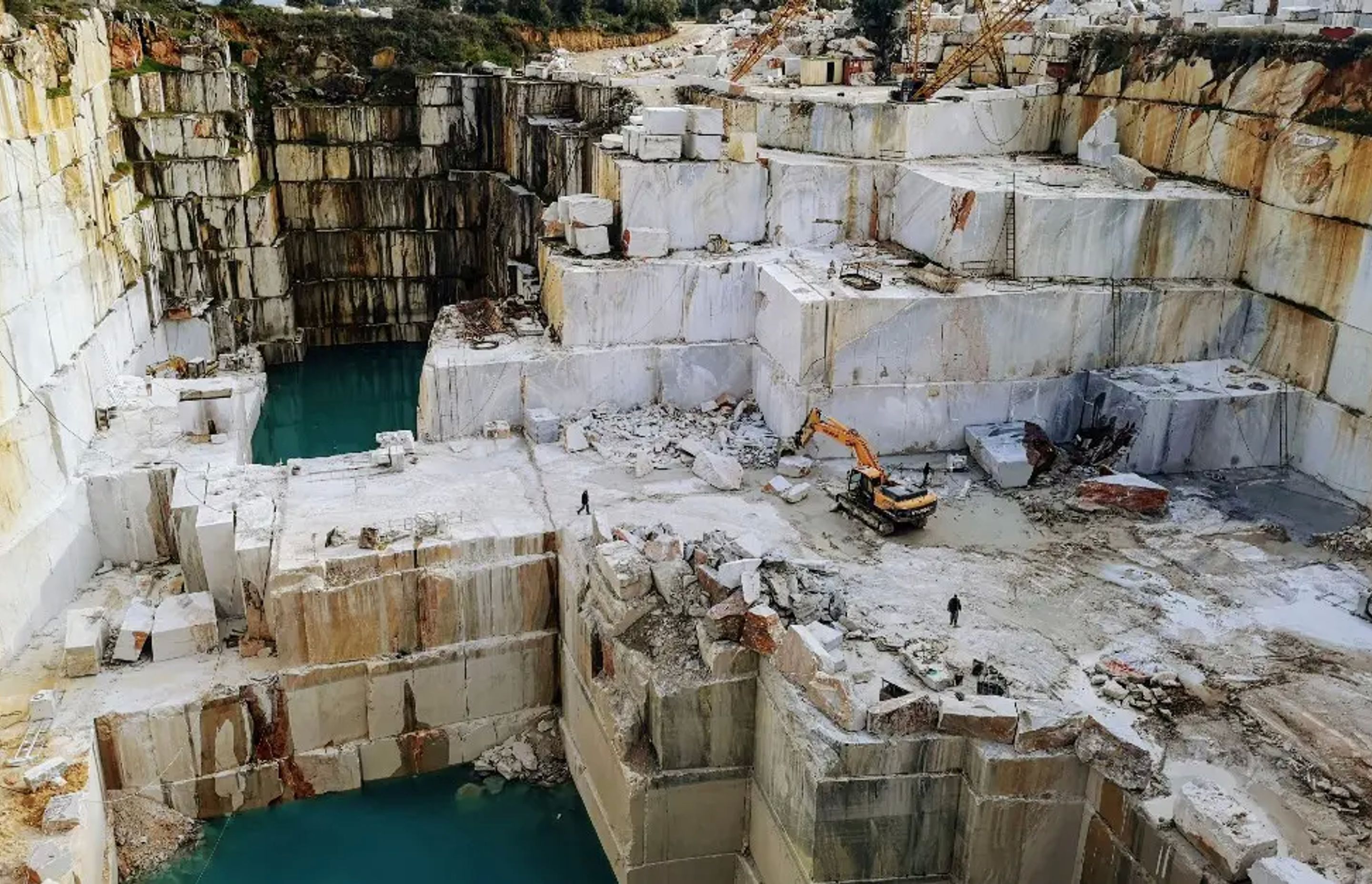 Natural Stone Or Porcelain: Which One Is A Better Fit For Your Project?