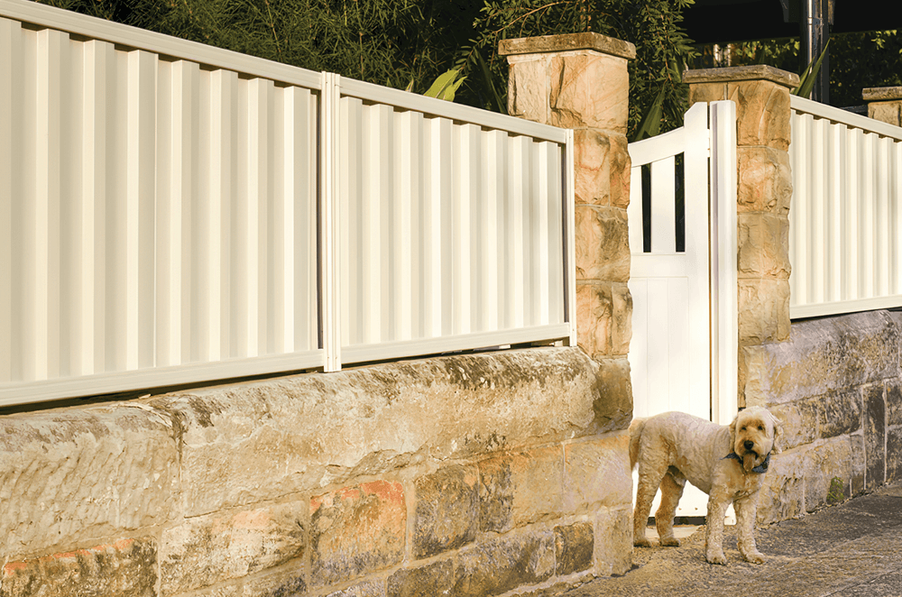 This Metline premium colorbond steel fence provides a stylish entrance to this home.