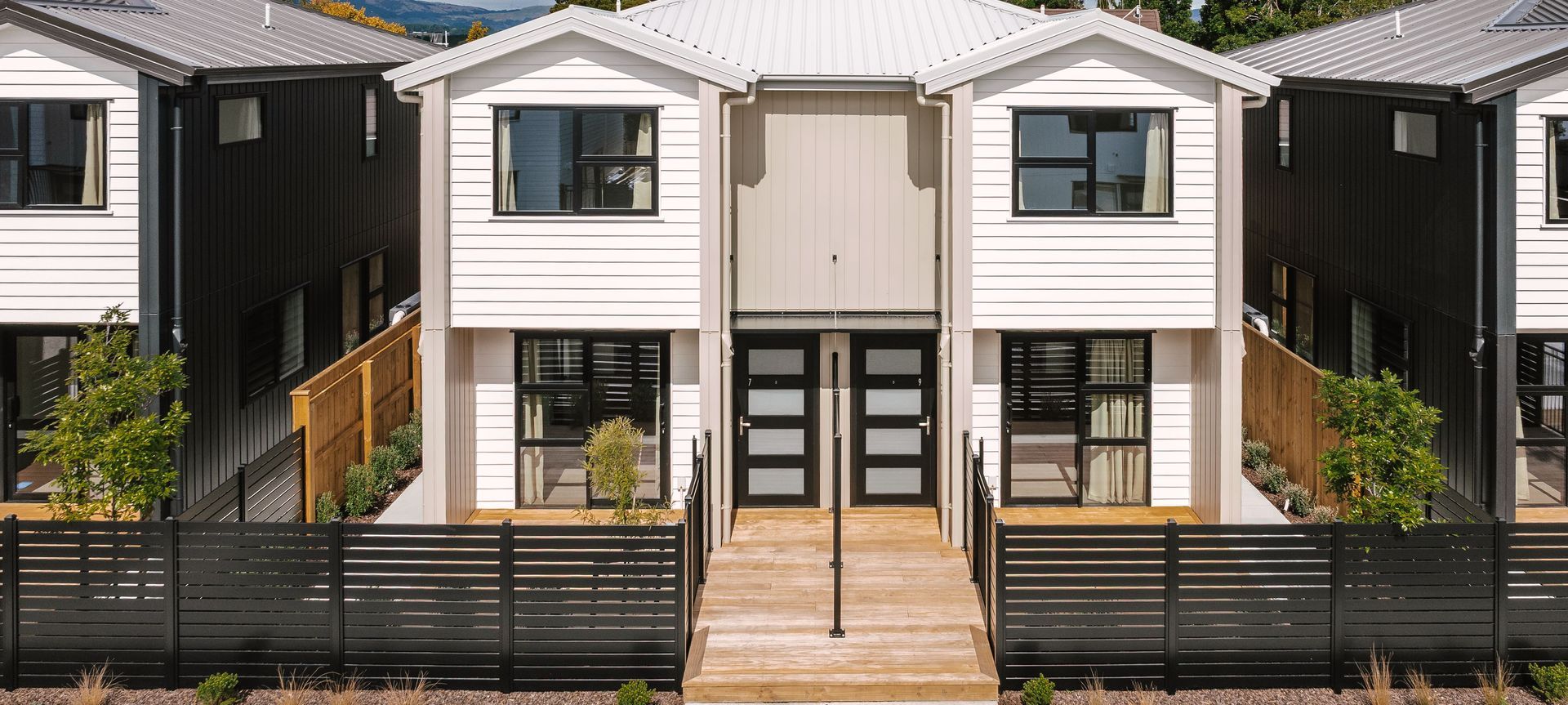 Mako Horizontal Slat Fencing