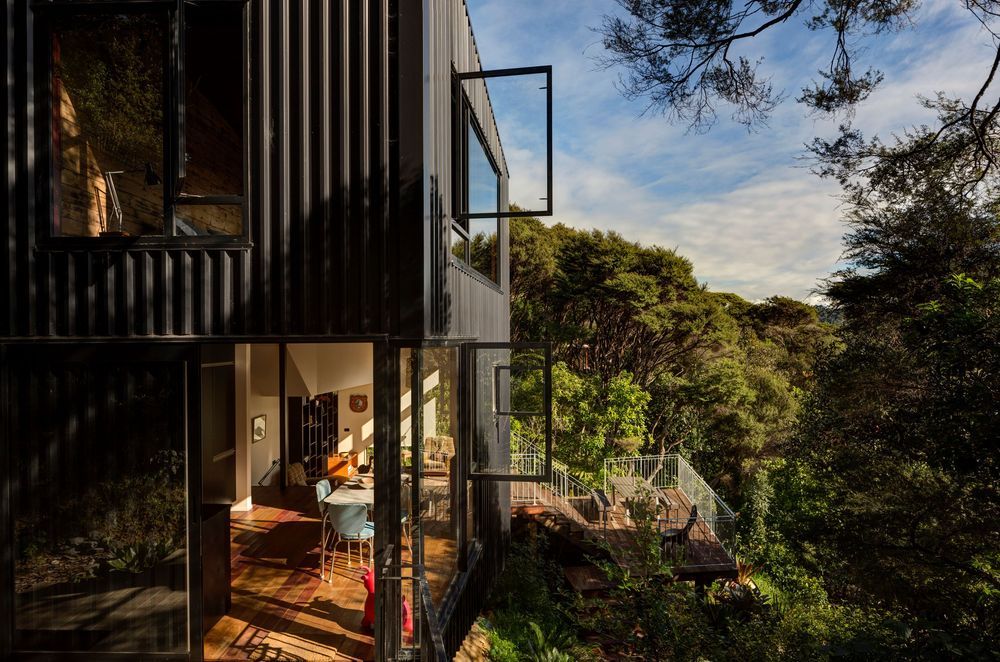 You'll struggle to find a better use of metal cladding than that here at Blackpool House by Glamuzina Architects. | Photography: Samuel Hartnett